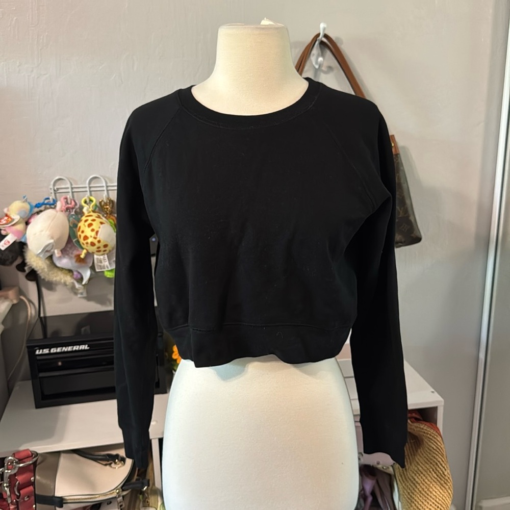 Black Forever 21 Cropped Crewneck